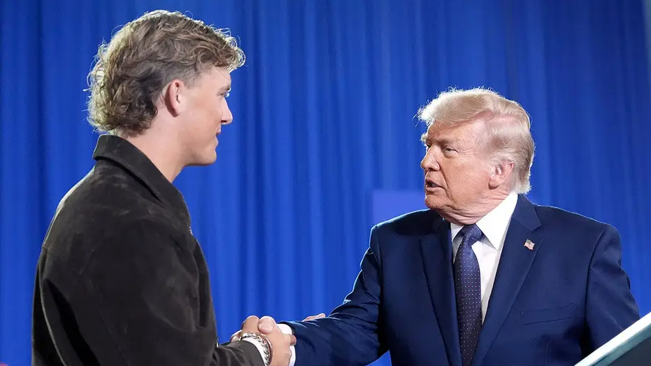 donald-trump-jaxson-dart-shake-hands-fox-news-001
