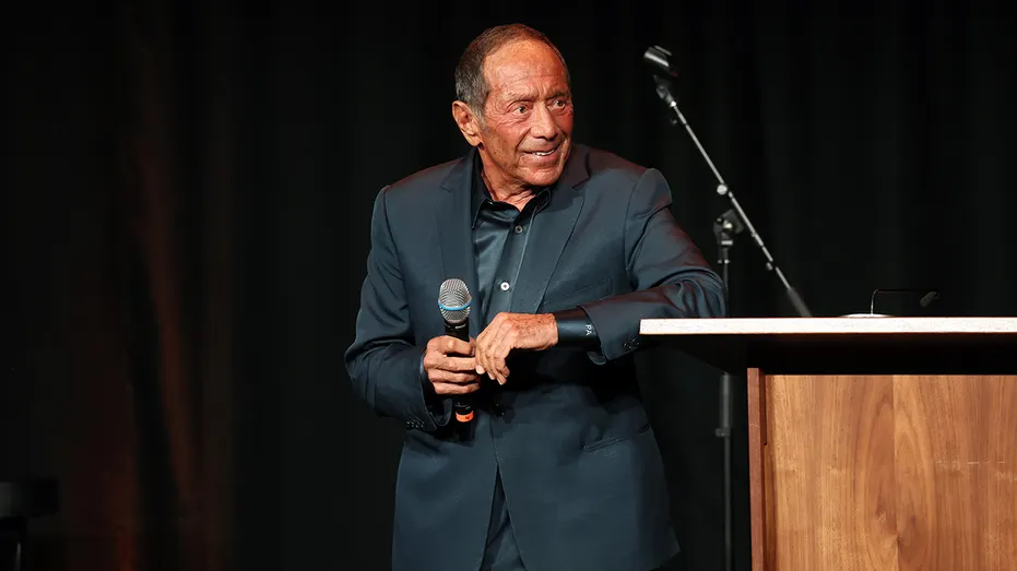 Paul Anka recounts the ‘dark and bleak’ life under communism as he argued for USA’s freedom