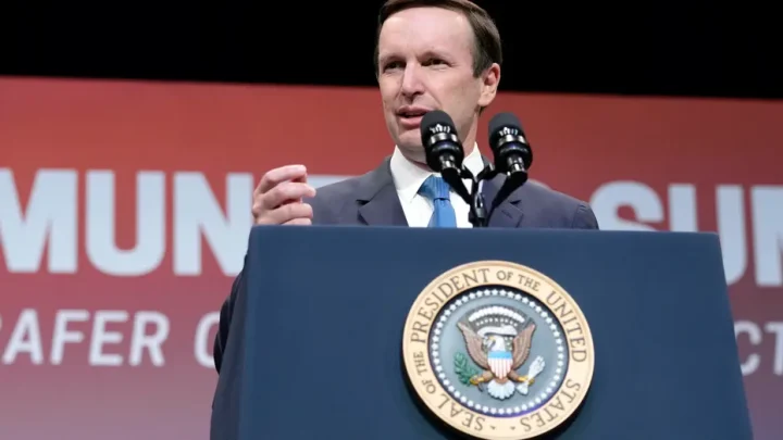 Chris Murphy dodges questions about Dem socialist’s controversial remarks while pushing party’s ‘big tent’