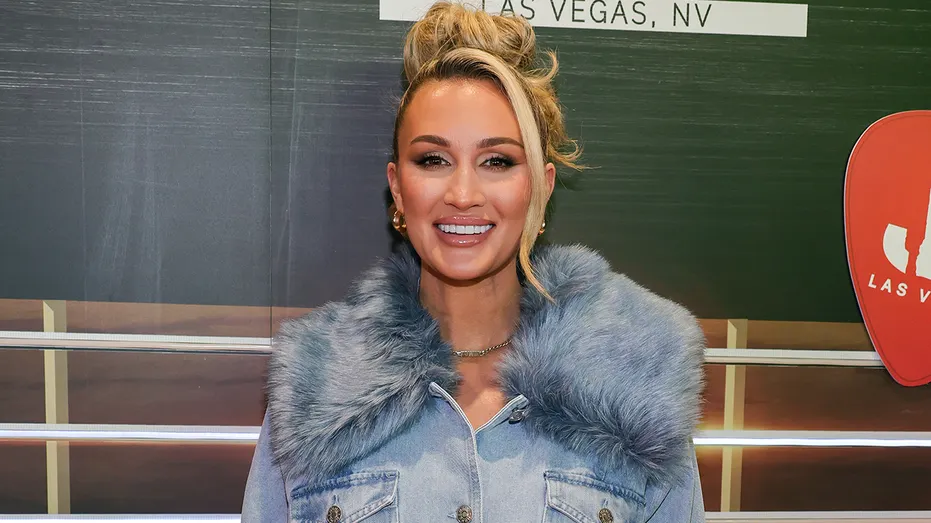 brittany-aldean-las-vega-denim