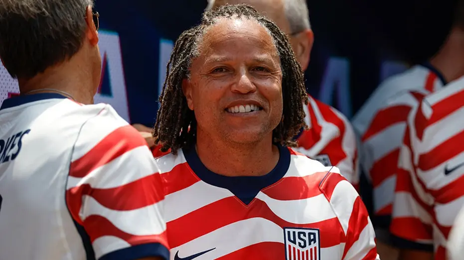 cobi-jones-usmnt-smiling