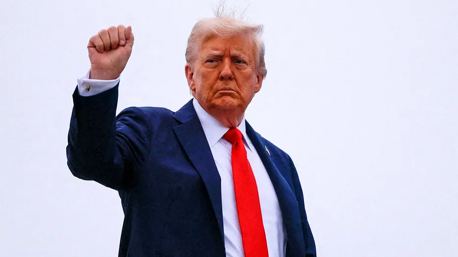 donald-trump-fist-pump-air-force-one