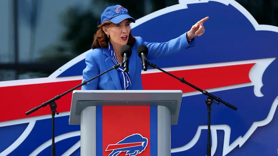 kathy-hochul-bills-highmark-stadium-fox-news-001