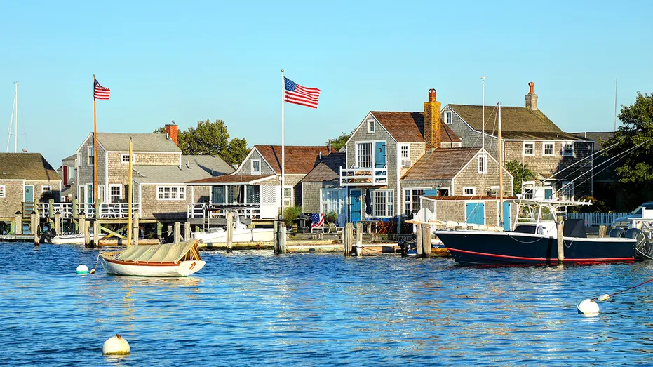 nantucket-massachusetts-boats-houses