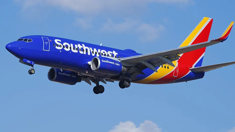 southwest-airlines-boeing-737-lax-fox-news-001