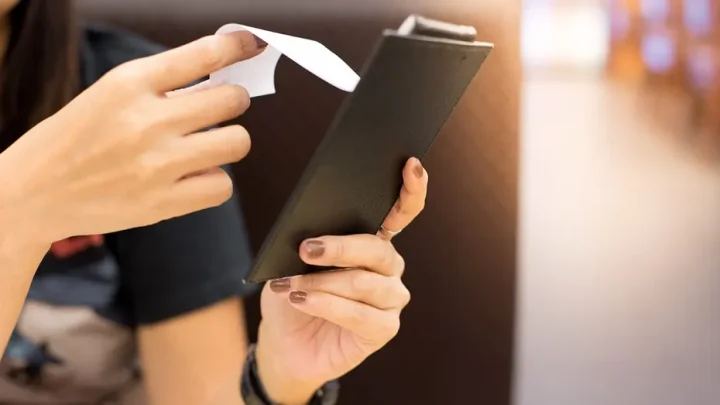 Customers hit with automatic 20% gratuities as restaurants combat tipping confusion