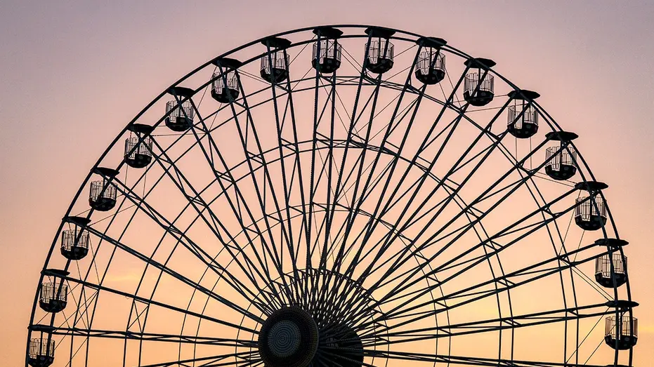 662d48ea-gillian_pier_ride