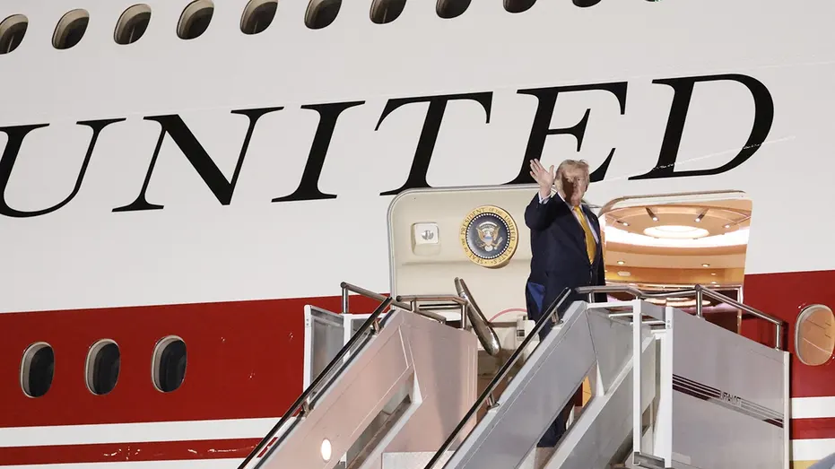 Donald-Trump-Air-Force-One-Qatar-Jet_01