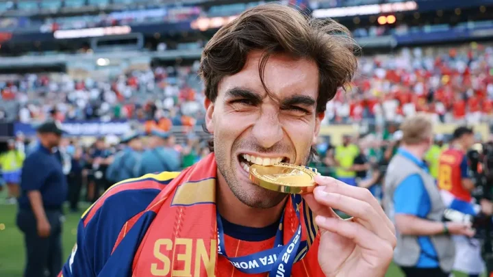 Ferran Torres sports ‘Make Spain Great Again’ hat similar to Trump’s slogan at World Cup homecoming parade