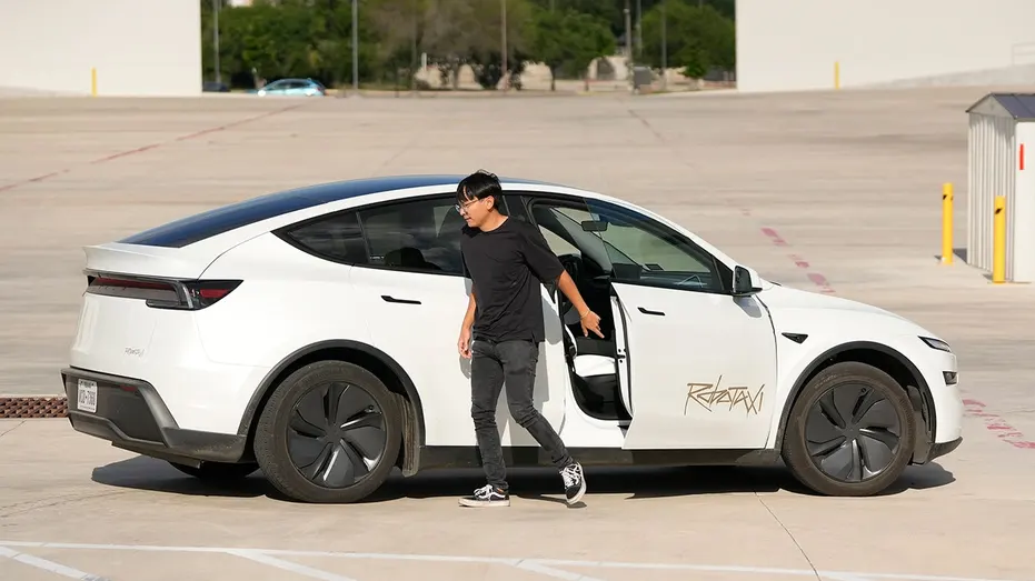 Robo-Taxi-Photo-3