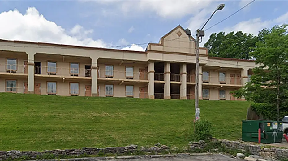 Super8-Hotel-002