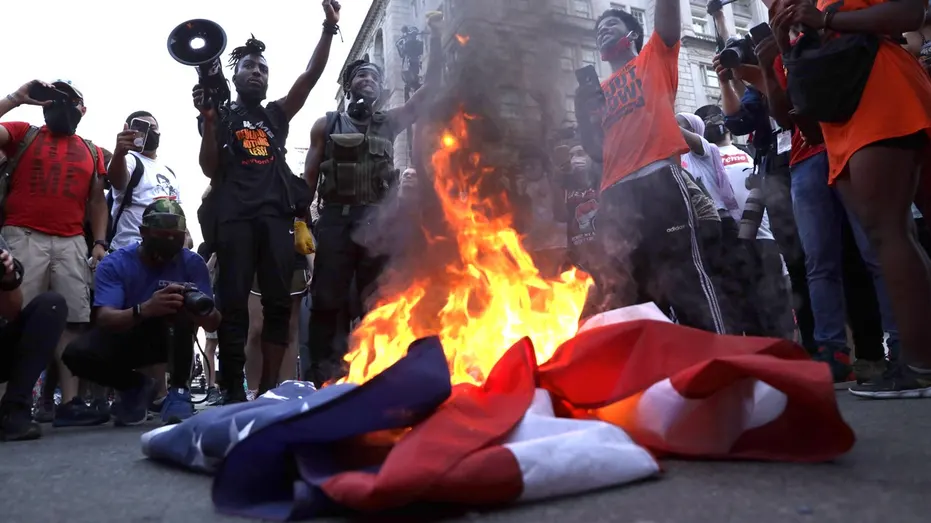 Washington-dc-protest-blm-flag-burning