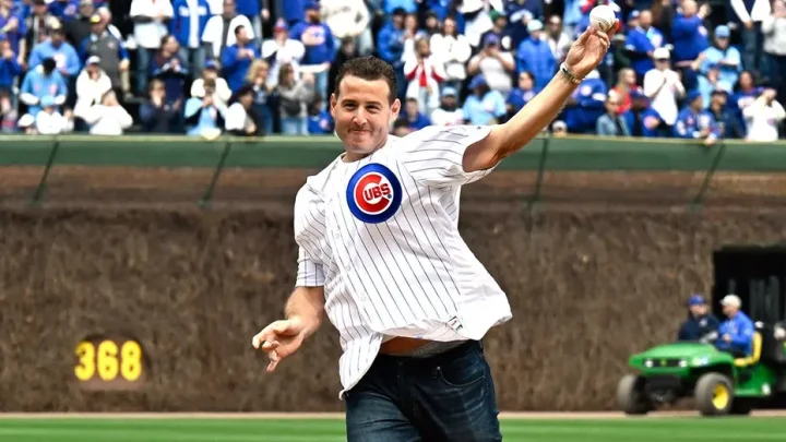 Cubs great Anthony Rizzo snags another home run ball in Wrigley Field bleachers