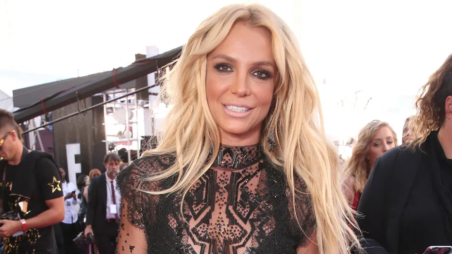 britney-spears-black-lace