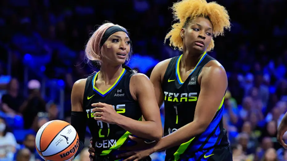 dijonai-carrington-wnba-nalyssa-smith-1_0001