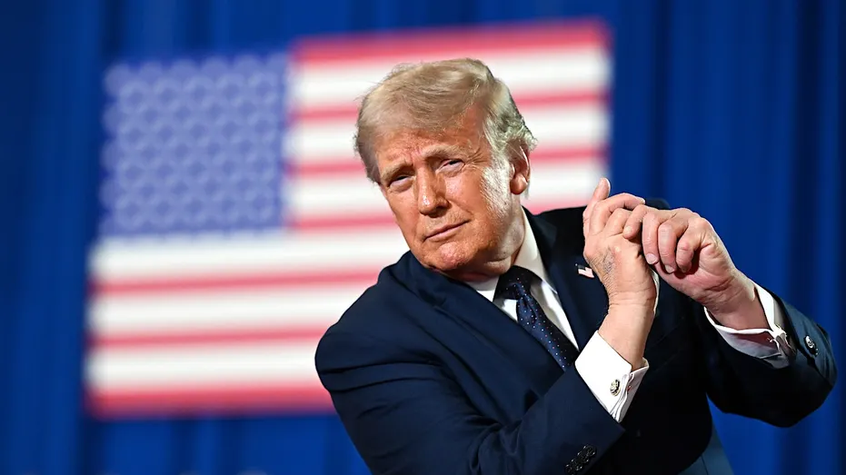 donald-trump-american-flag