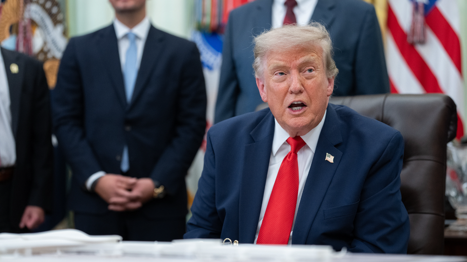 donald-trump-oval-office-1