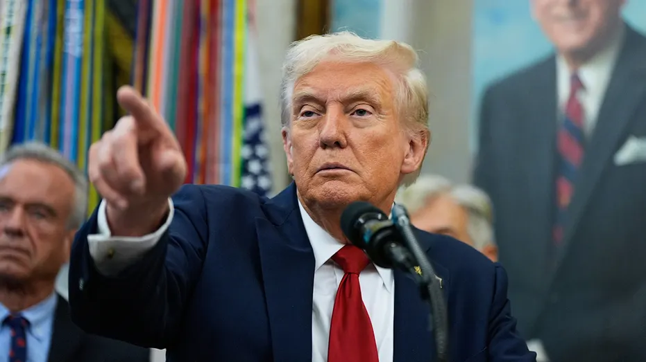 donald-trump-pointing-finger-in-oval-office-remarks