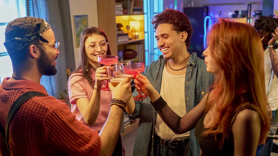 friends-drinking-cocktails-home-party