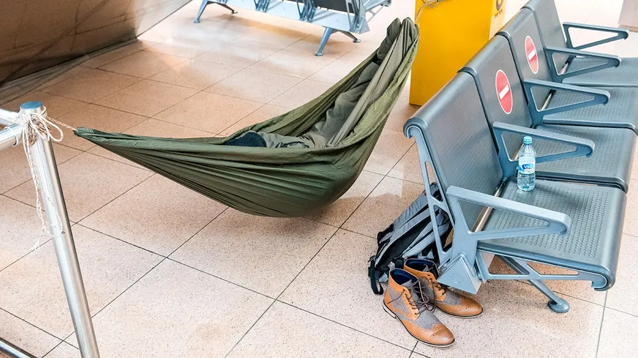 hammock-airport-chairs