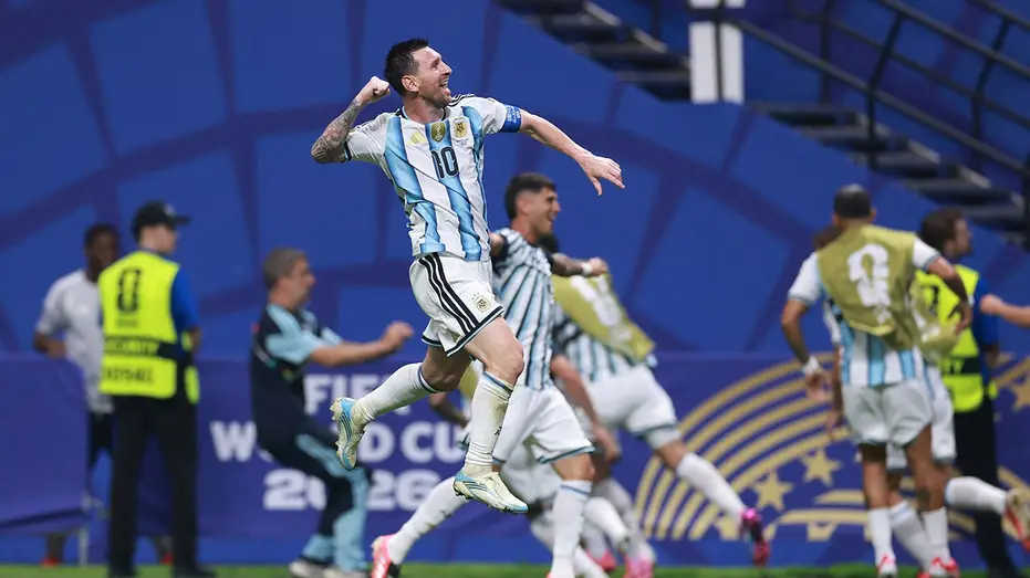 messi-celebrate-7726