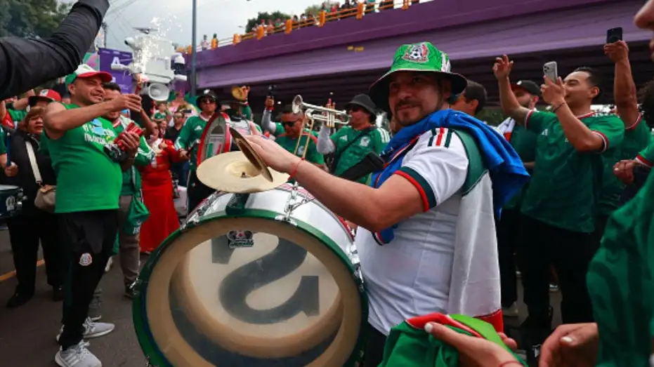 mexico-team-world-cup-fans-earthquake-2