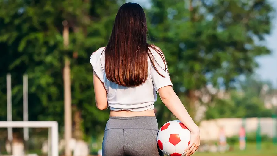 model-skylar-mae-increased-monthly-income-with-world-cup-content