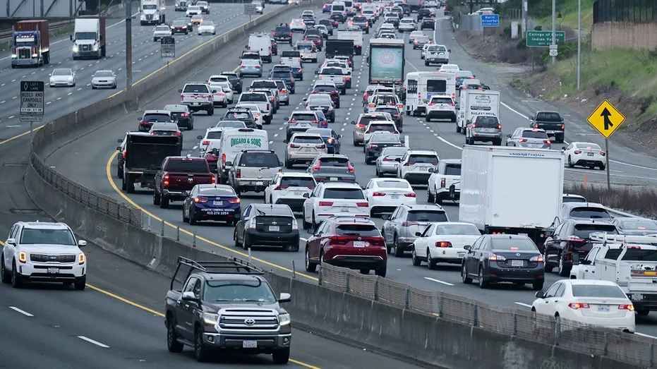 people-driving-highway101