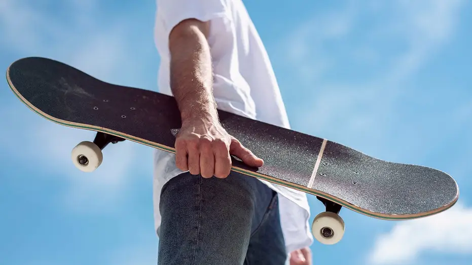 skateboarder-mercedes-driver-brawl