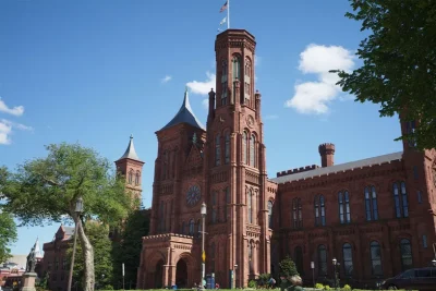 Former Democratic staffers, DEI leaders shape Smithsonian leadership amid political firestorm