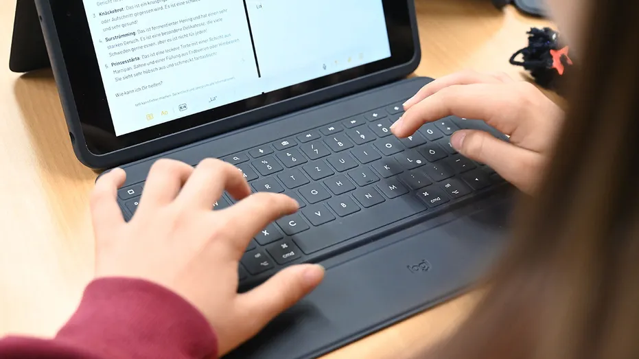 student-laptop-photo-2