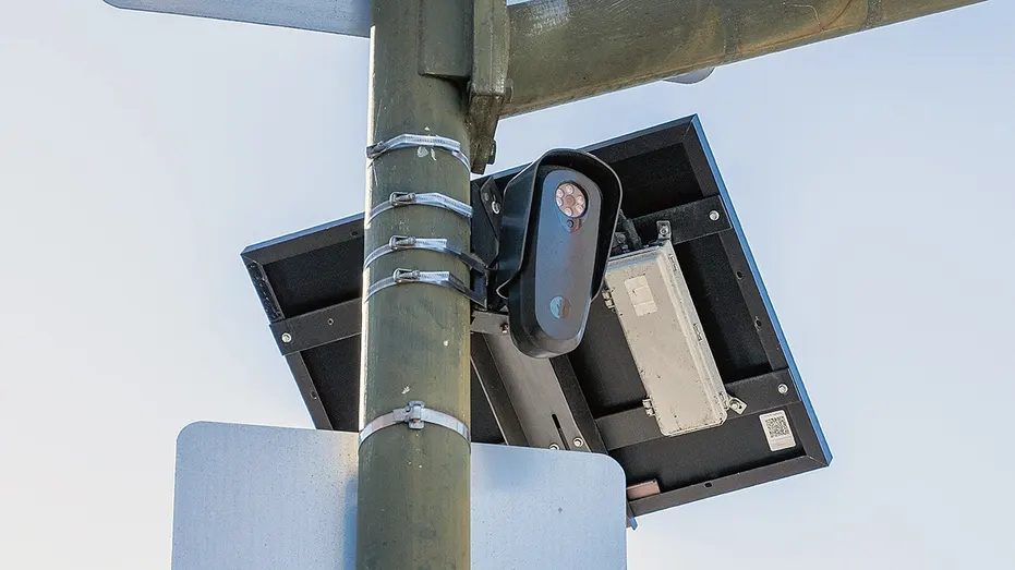 traffic-pole-sensor-solar-panel-san-francisco