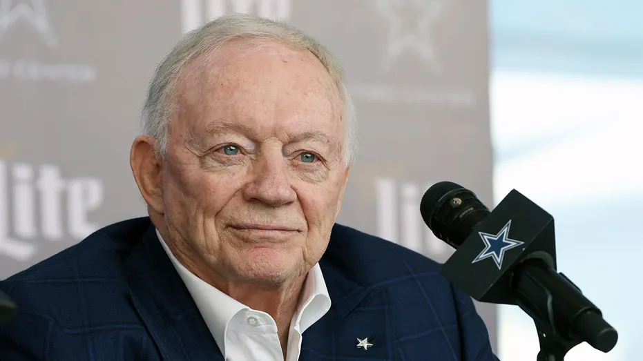 442bd5dc-jerry-jones2