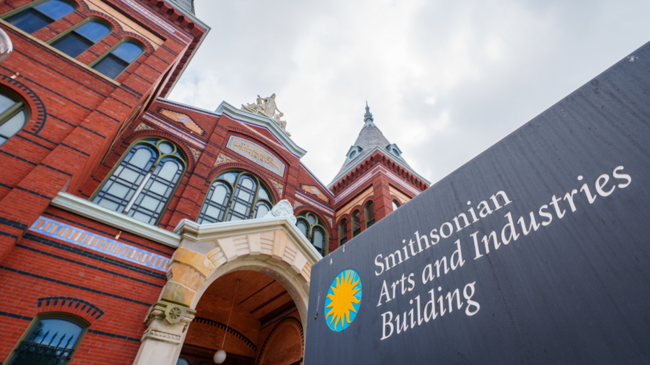 smithsonian-museum-exterior